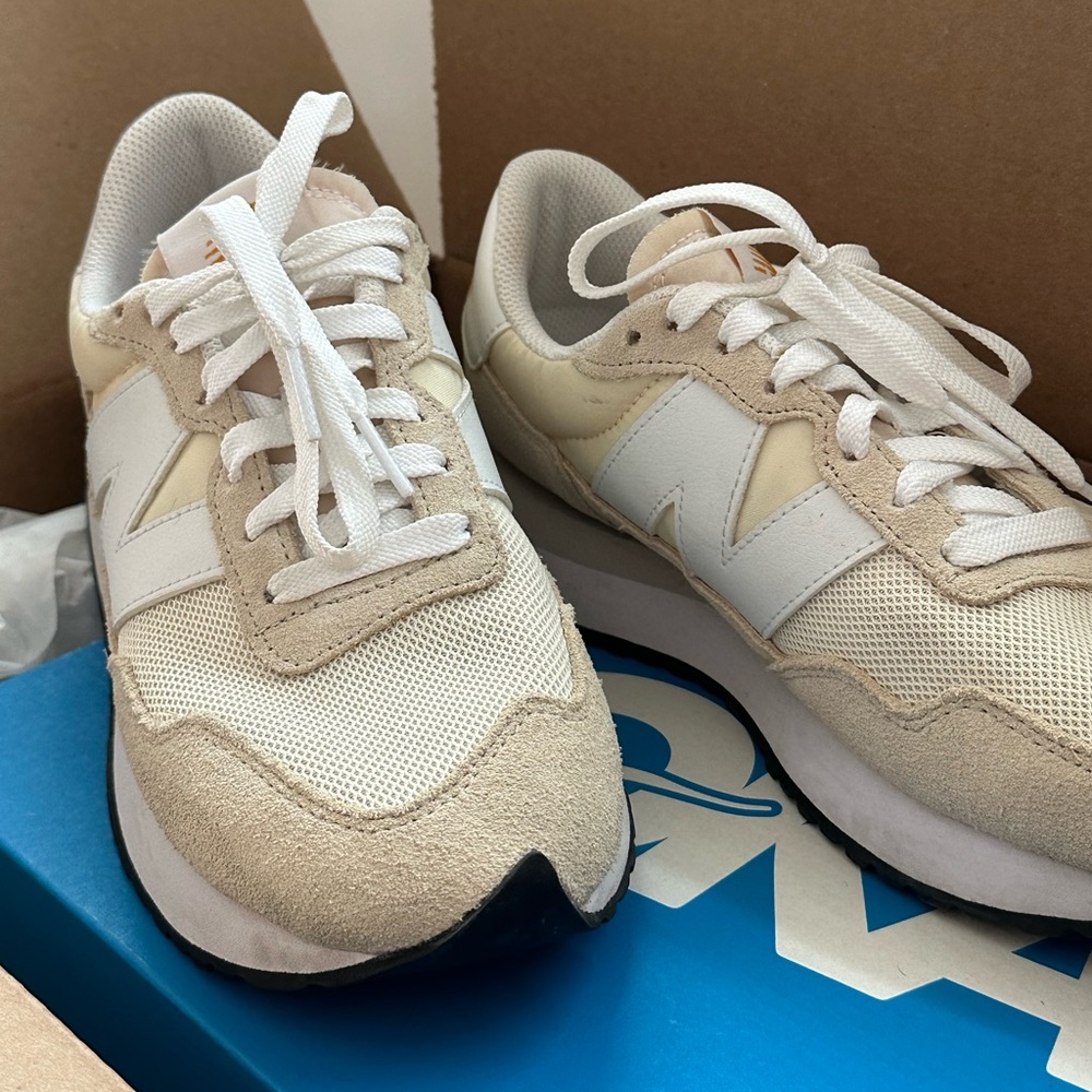 NWT New Balance 237 sneakers in cream